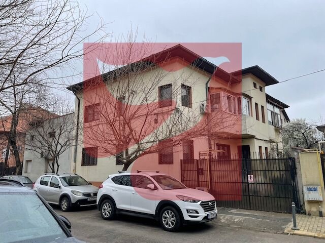Trei camere, apartament cochet in vila cu curte, la parter