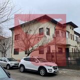 Trei camere, apartament cochet in vila cu curte, la parter